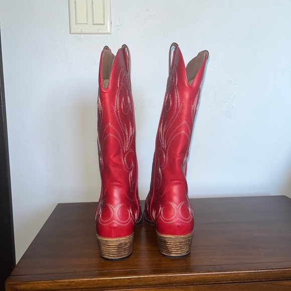 Dream Pairs Red Heeled Boots - Picture 3 of 4